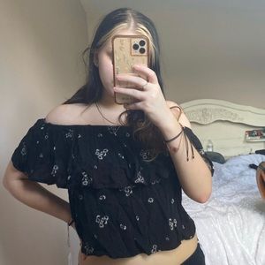 Kendall and Kylie pacsun off the shoulder top